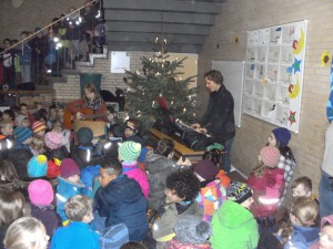 Kinder der Grundschule Marienthal bei Adventssingen